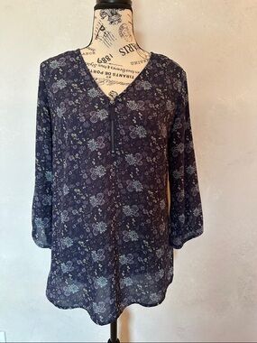 Floral V-Neck Sheer Blouse in Navy